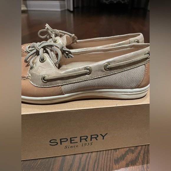 WOMEN’S SPERRY’S - Picture 2 of 5